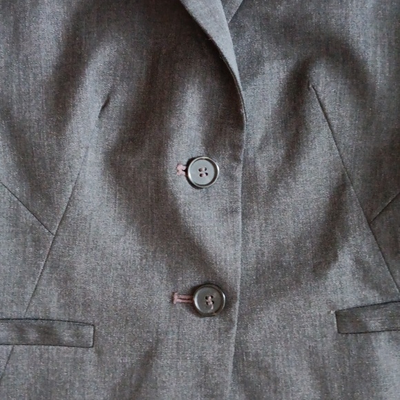 Ann Taylor Petites Classic Gray Lightweight Wool-Blend Blazer ■ Size 0P - Picture 3 of 10